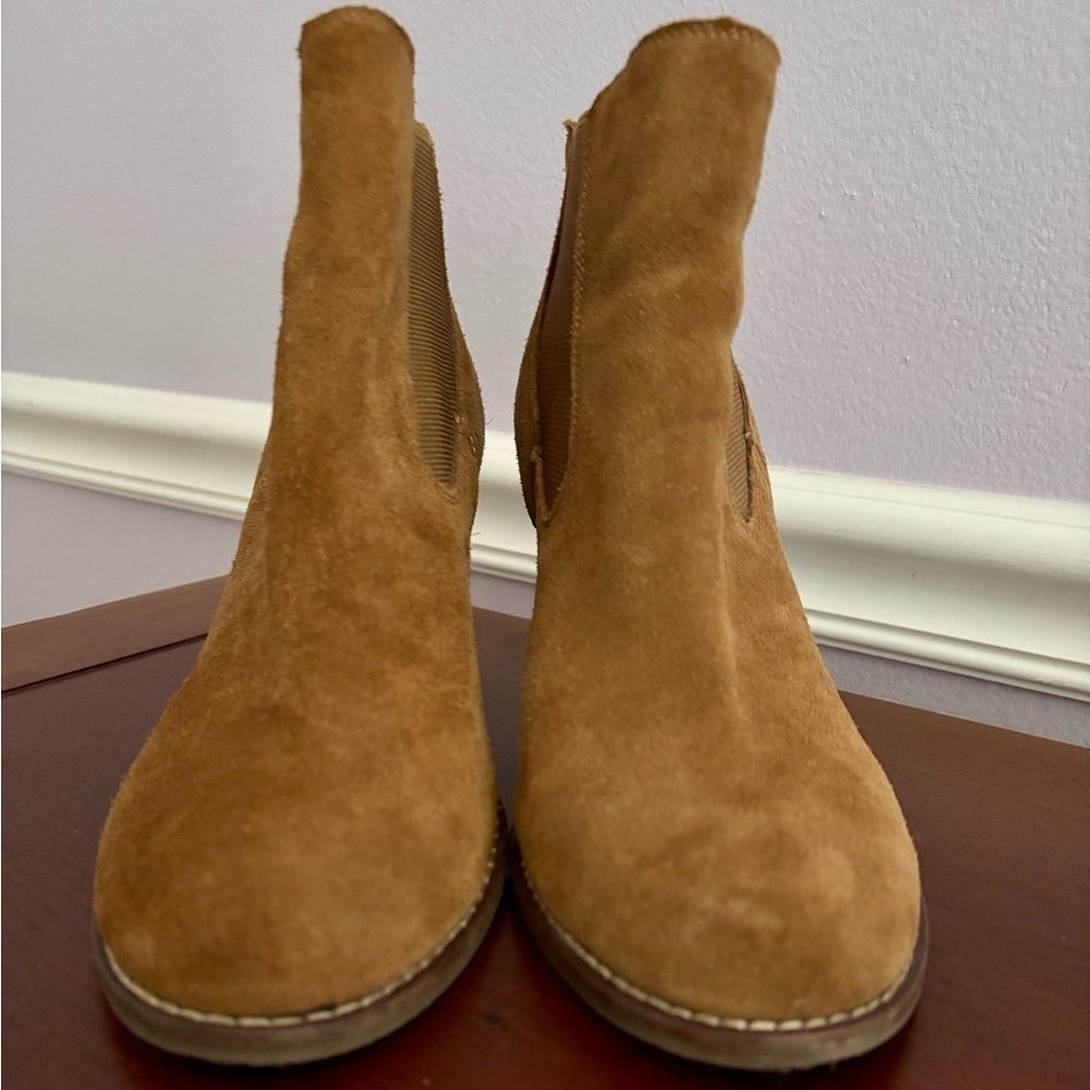 Lucky Brand Tan Suede Ankle Boots | Size 8.5 | Chic Comfort with Western Flair